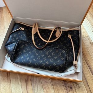 Authentic LV neverfull with box dust bag and wristlet with microchip